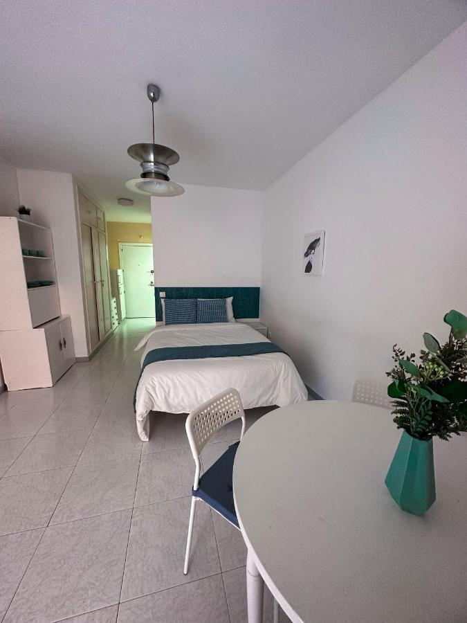 Wonderful Apt With Terrace - 15M Walk Giralda Sevilla Bagian luar foto